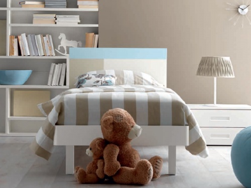 Letto piazza e mezza con rete a doghe e testata in 3 colori Discover