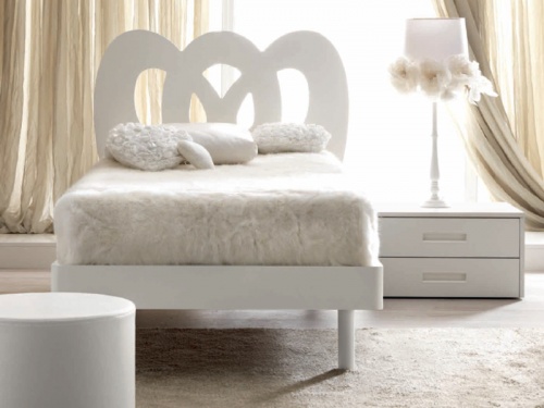 Letto singolo bianco modello Queen con testata sagomata