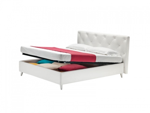 Letto matrimoniale con testata capitonnè, rete a doghe e box contenitore Noctis Guru in ecopelle Mover opticwhite con piedino obliquo alluminio