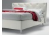 Letto matrimoniale con testata capitonnè, rete a doghe e box contenitore Noctis Guru in ecopelle Mover opticwhite con piedino obliquo alluminio