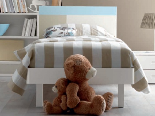 Letto singolo con doghe, giroletto e testata in 3 colori differenti