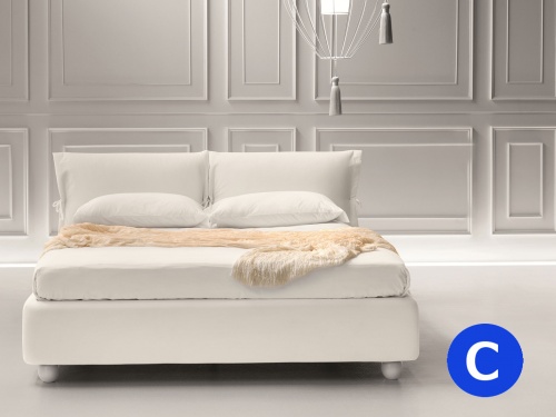 Letto matrimoniale Noctis Eden con 2 morbidi cuscini, in colore bianco rimane romantico e delicato