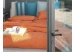 Particolare del letto imbottito Noctis Birdland con testata formata da 6 cuscini colorati in variante inspiration 6