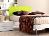 Letto singolo Doimo CityLine modello Start con rete a doghe, piedino in legno o in alluminio quadro o a cilindro e testata lavorata