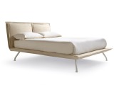 Letto matrimoniale da design moderno con piedino alto 15cm e esclusiva testata formata da 2 cuscini in memory Foam Noctis Kenny